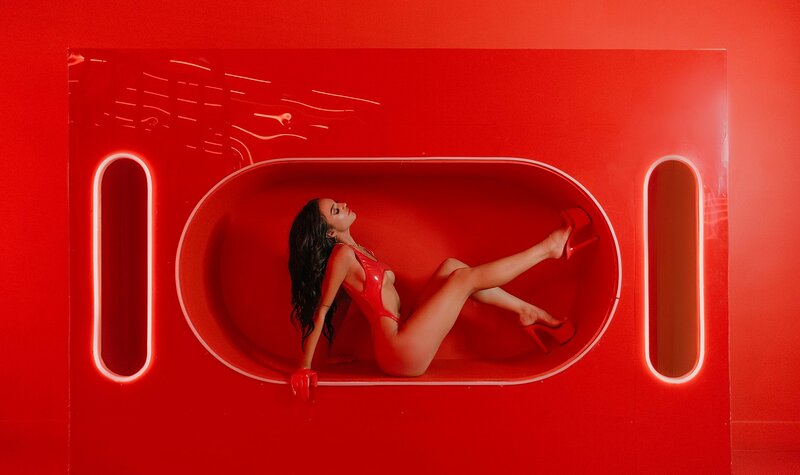 Сабина, 21